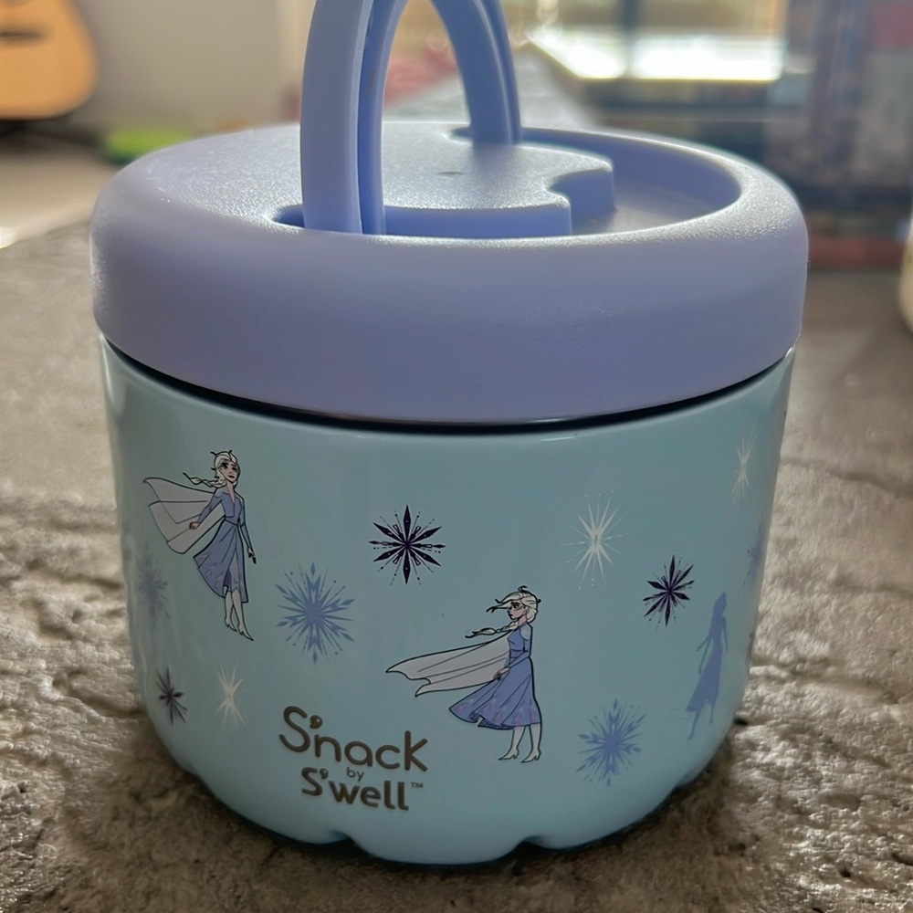 Elsa Snack by Swell container